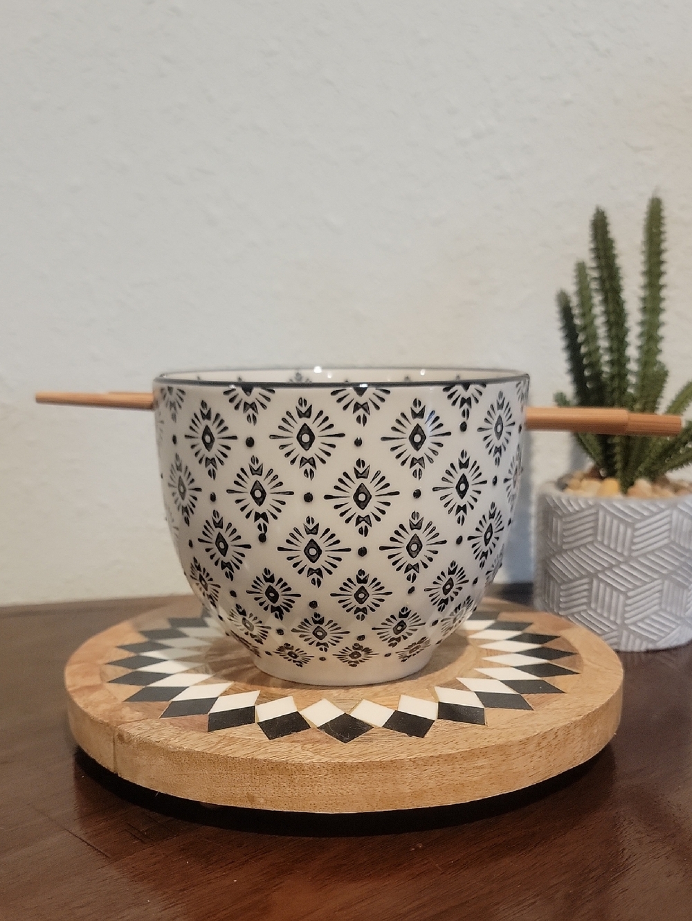 Home Essentials Black and White Patterned Ceramic Noodle Bowl with Chopsticks